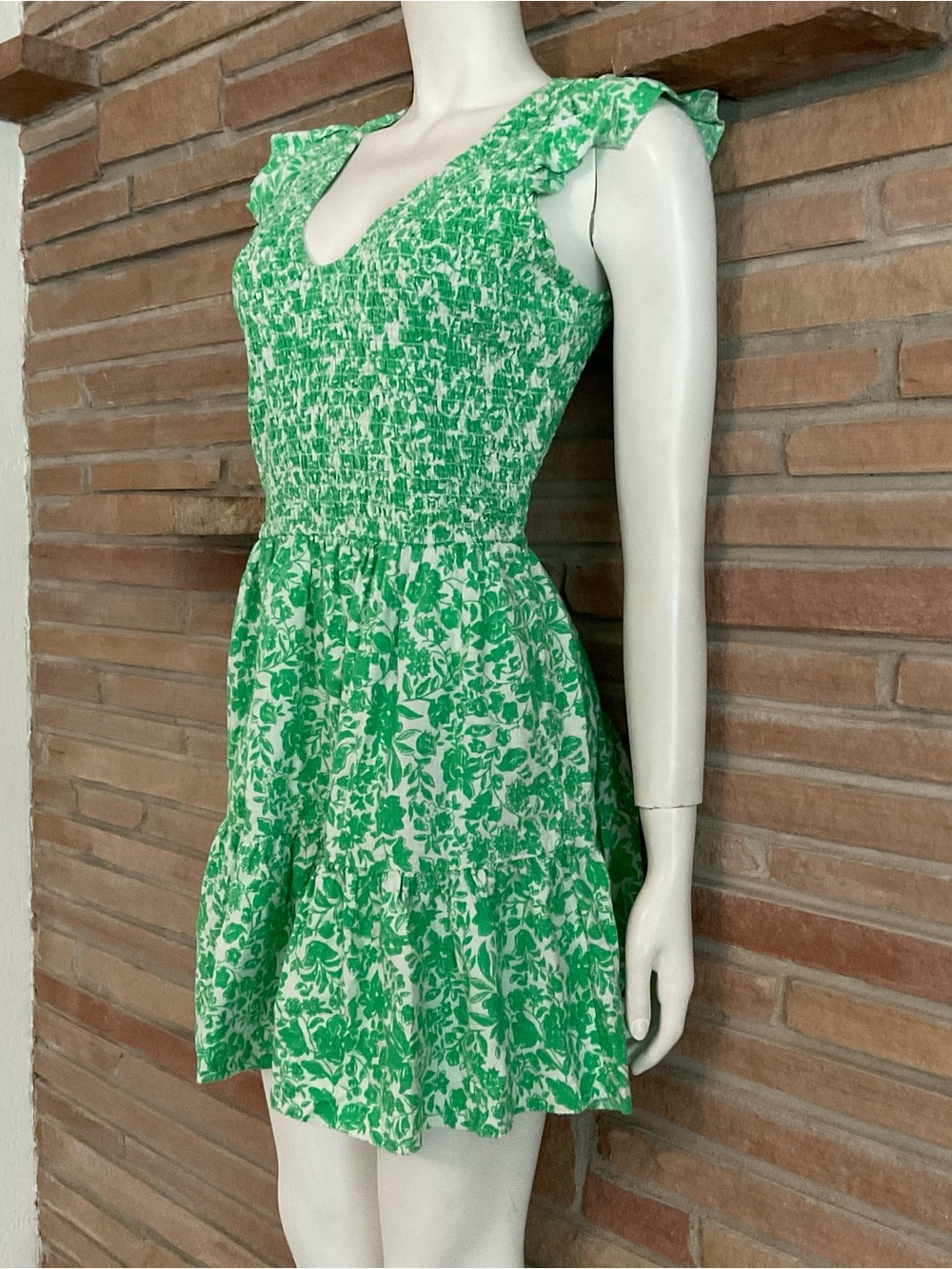 Smocked Green Floral Dress V Neck Short Ruffle Sleeves Small